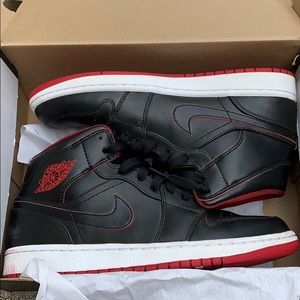 Jordan 1 mid